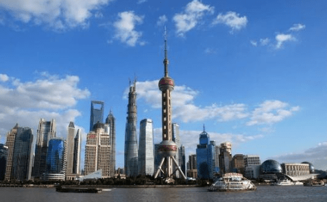 上海繁华都市中的小明日常故事